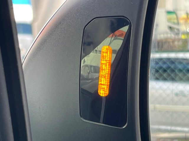 �y�����r�[�N���f�B�e�B�N�V�����z���s���A�h�A�~���[�̎��p�ɂȂ�₷���ӏ��Ɍ㑱�Ԃ��ڋ߂���ƃT�C�h�~���[�t�߂Ɍx����\���A�h���C�o�[�ɒ��ӊ��N�ƁA����̍ۂ̓n���h��������A�V�X�g�����܂��B