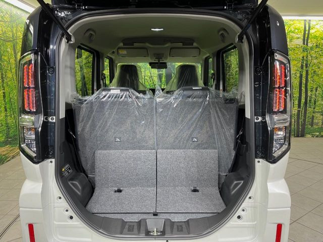 ���i�̂���������ʋ΁A���}���ɏ\���ȉ׎��X�y�[�X���m�ۂ��Ă���܂��B�Z�J���h�V�[�g��|���ƁA�傫�ȉו��̐ύڂ��\�ł���