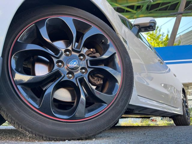 �y�����I�v�V����18�C���`�A���~�z�C�[���z�����I�v�V�����z�C�[���𑕒��B���s���\�̌���ɉ����A�O�ς����X�^�C���b�V���ɂȂ��Ă��܂��B