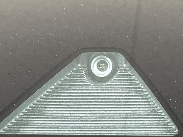 【スマートシティブレーキサポート】低速走行中に前方の車両等を認識し、衝突しそうな時は警報とブレーキで衝突回避と被害軽減をアシスト。より安全にドライブをお楽しみいただけます。