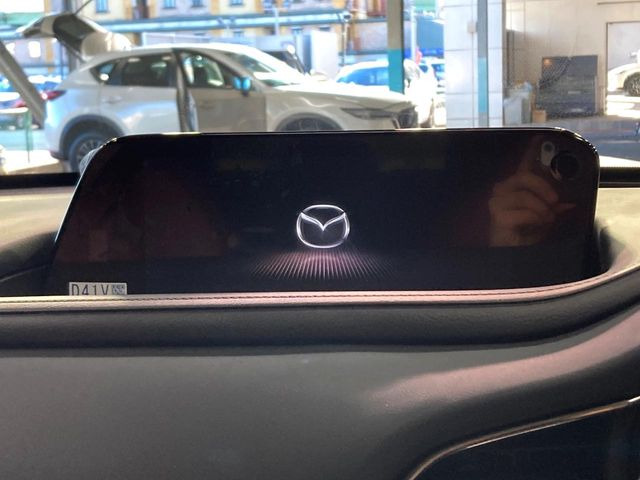 �y8�C���`�}�c�_�R�l�N�g�z�ԓ��̕��͋C�Ƀ}�b�`������^�̃f�B�X�v���C�B�X�}�z�ڑ��ł̃i�r�g�p��Bluetooth�Đ����A�l�X�ȋ@�\���y���߂܂��B�����I�ȃ_�C�������삪�\�ŁA�g��������ǍD�ł��B