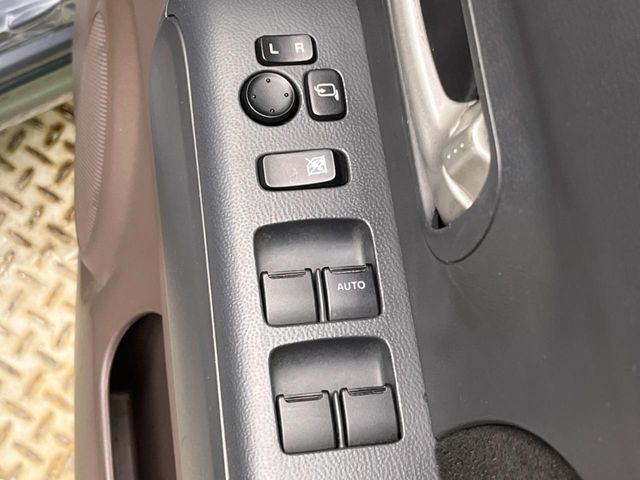 �y�d���i�[�~���[�z�T�C�h�~���[�͓d���i�[���ƂȂ��Ă���A�������ԏ�ł��L�Y�������X�N��}�����܂��B