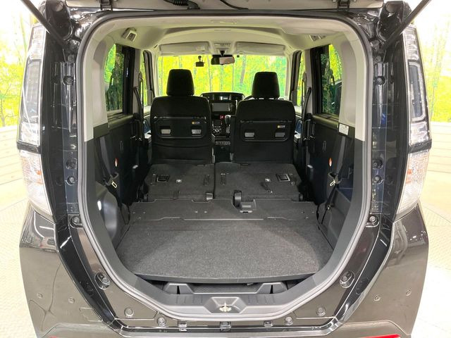 後席を格納すると、これだけの広さが!シーンに合わせたシートアレンジで、大きな荷物も積むことが出来ます♪