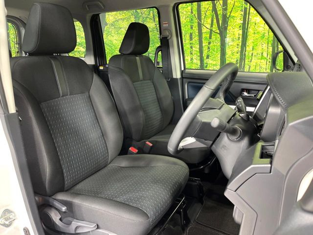運転席シート廻りは使用感も少なく、良好な状態となっています。丁寧に使われていたことがよくわかりますね。