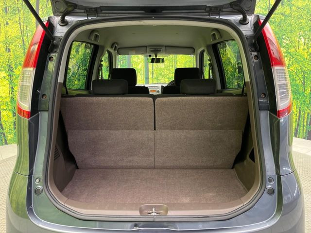 ���i�̂���������ʋ΁A���}���ɏ\���ȉ׎��X�y�[�X���m�ۂ��Ă���܂��B�Z�J���h�V�[�g��|���ƁA�傫�ȉו��̐ύڂ��\�ł���