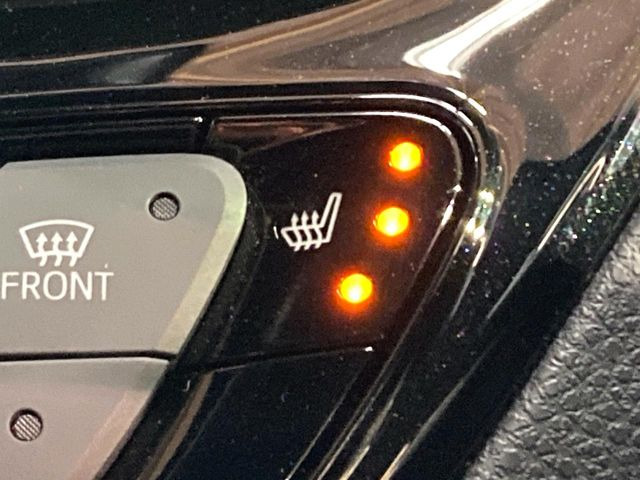 【シートヒーター】寒い日に重宝するシートヒーター!エアコンより早く温まってくれるので寒がりの人も安心ですね♪エアコンの温風は乾燥するから苦手、という方にもをおすすめです。