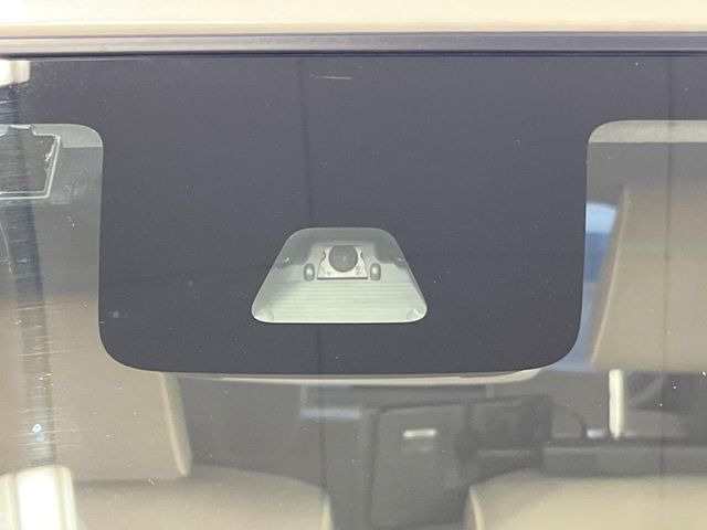 �y�X�}�[�g�A�V�X�g�z���s���ɑO���̎ԗ�����F�����A�Փ˂������Ȏ��͌x��ƃu���[�L�ŏՓˉ���Ɣ�Q�y�����A�V�X�g�B�����S�Ƀh���C�u�����y���݂��������܂��B