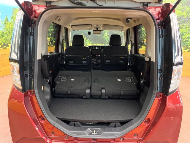 ���i�̂���������ʋ΁A���}���ɏ\���ȉ׎��X�y�[�X���m�ۂ��Ă���܂��B�Z�J���h�V�[�g��|���ƁA�傫�ȉו��̐ύڂ��\�ł���