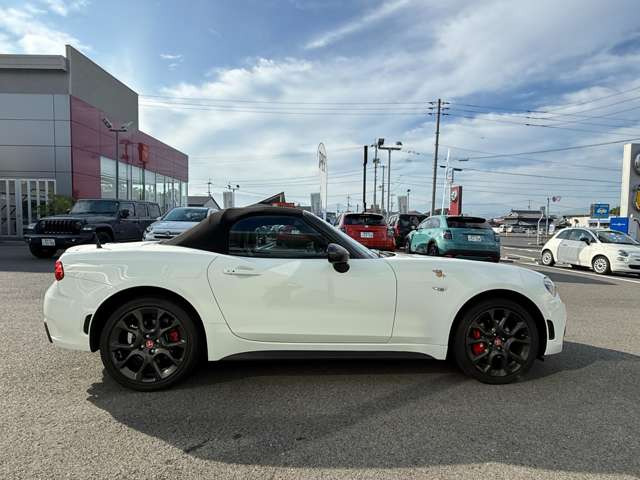 アバルト124スパイダー1.4