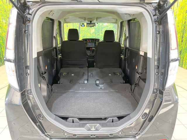 ラゲッジルームは、大容量のスペースを確保。普段のお買い物からレジャーまで、幅広く活躍してくれます!また、リアシートを倒すことでバリエーション豊かにお使いいただけます。
