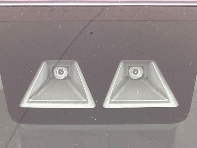 【スマートアシスト】走行中に前方の車両等を認識し、衝突しそうな時は警報とブレーキで衝突回避と被害軽減をアシスト。より安全にドライブをお楽しみいただけます。