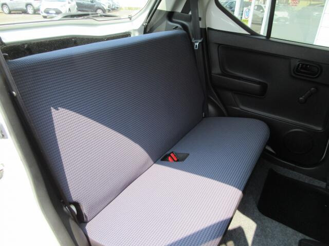 �Z�J���h�V�[�g����ԗǍD�ł���B�傫�ȉ�����Ȃ��A���S�ł��B����S�n�������ł���B