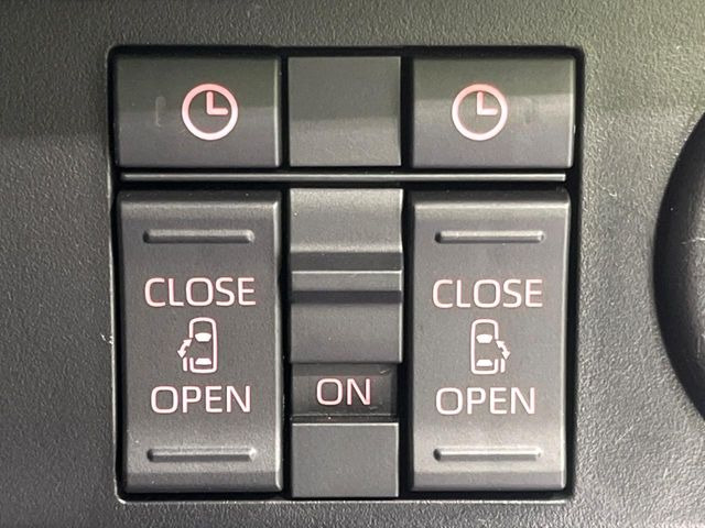 【両側パワースライドドア】スマートキーや運転席のスイッチで後席両側スライドドアの開閉が可能♪電動だから力を入れてドアを開ける必要が無く、小さなお子様でも簡単に開け閉めでき快適です♪