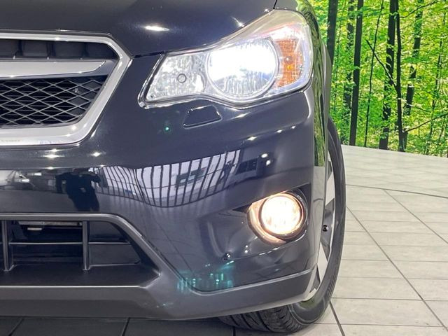 【HIDヘッドライト】非常に明るく前方を照らしてくれるので、悪天候や夜間の走行時も視界良好で安心してお乗りいただけます。