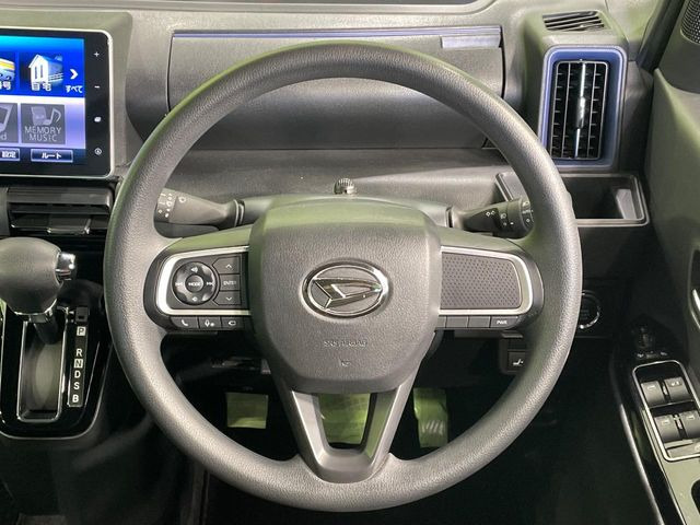 ステアリングも使用感が少なく、きれいな状態となっております♪