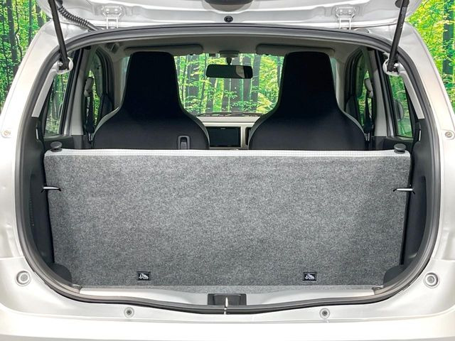 ���i�̂���������ʋ΁A���}���ɏ\���ȉ׎��X�y�[�X���m�ۂ��Ă���܂��B�Z�J���h�V�[�g��|���ƁA�傫�ȉו��̐ύڂ��\�ł���