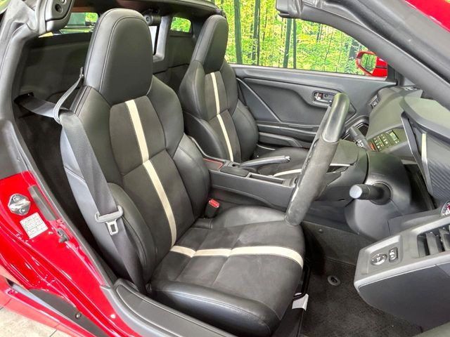 �y�n�[�t���U�[�V�[�g�z�������ƍ���S�n�𗼗������l�C�̃V�[�g���w�ʁE���ʂ̃t�@�u���b�N�f�ނ́A�ʋC���̗ǂ��⊊��ɂ����ɗD��Ă��܂��B�C���╞���ɍ��E���ꂸ���K�ɂ���肢�������܂��B