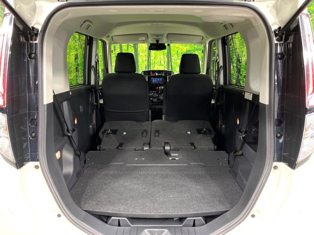 普段のお買い物や通勤、送迎等に十分な荷室スペースを確保しております。セカンドシートを倒すと、大きな荷物の積載も可能です♪