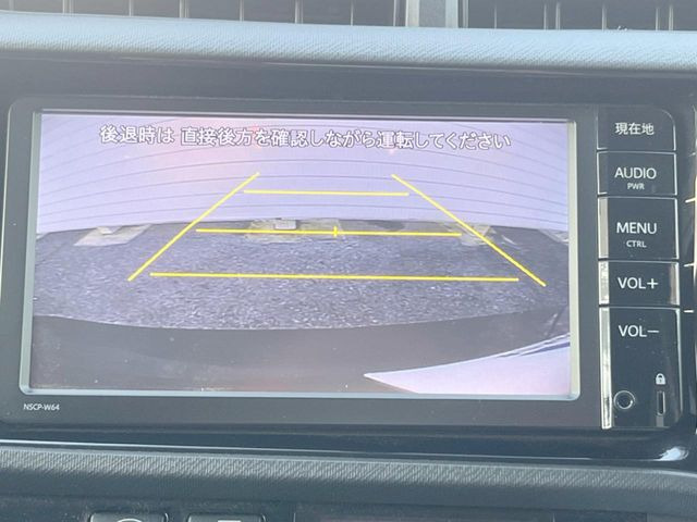 【バックカメラ】駐車時に後方がリアルタイム映像で確認できます。大型商業施設や立体駐車場での駐車時や、夜間のバック時に大活躍!運転スキルに関わらず、今や必須となった装備のひとつです!