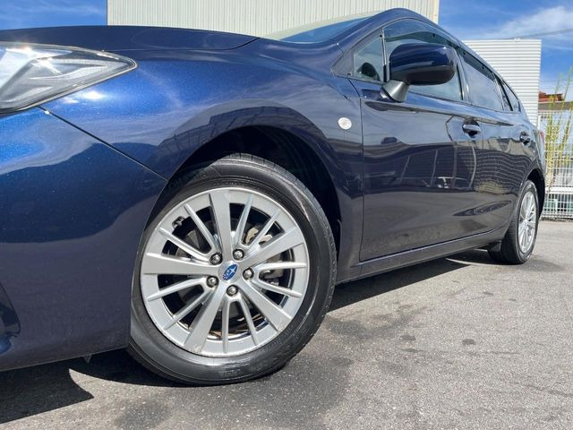 【純正16インチアルミホイール】外観にマッチした純正アルミホイールを装着しております。各種社外アルミホイールや、スタッドレスタイヤも取扱いしております。是非ご相談ください♪