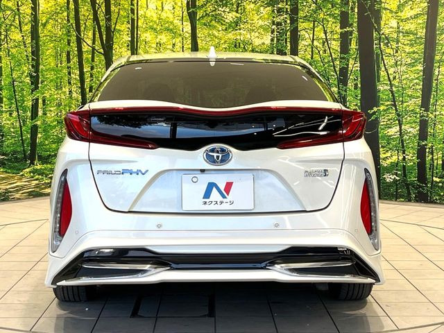 安心の最長10年・走行無制限保証(有償)をご用意。保証内容も充実はもちろん、無料点検&オイル交換や、年中無休の全国・24時間ロードサービスも付帯されておりますのでご安心下さい。