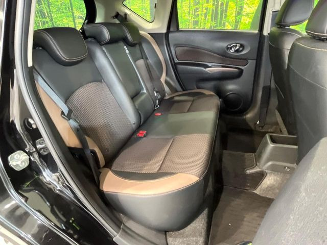 �R���p�N�g�J�[�ł����A�Z�J���h�V�[�g�͏\���ȍL����������K�ɂ���肢�������܂���V�[�g��|���đ傫�ȉו���ς񂾂�ƁA�p�r�̕����L��1��ł��B