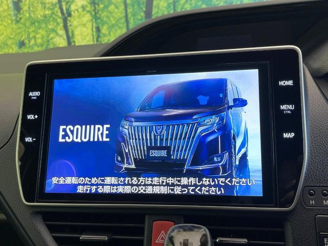 【純正ナビ】人気の純正ナビを装備しております。ナビの使いやすさはもちろん、オーディオ機能も充実!キャンプや旅行はもちろん、通勤や買い物など普段のドライブも楽しくなるはず♪