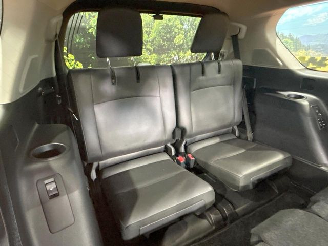 3列目シートはもちろん状態良好☆大人でもゆったりと座って頂けますので、大人数でのお出かけもラクラクです♪ご家族で、気の知れた仲間で、ドライブに行くのが楽しみですね♪