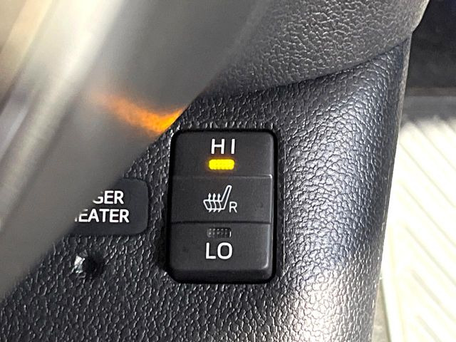 【シートヒーター】寒い日に重宝するシートヒーター!エアコンより早く温まってくれるので寒がりの人も安心ですね♪エアコンの温風は乾燥するから苦手、という方にもをおすすめです。