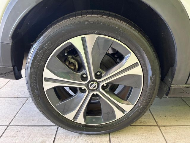 �y�����C���`�A���~�z�C�[���z�O�ςɃ}�b�`���������A���~�z�C�[���𑕒����Ă���܂��B�e��ЊO�A���~�z�C�[����A�X�^�b�h���X�^�C�����戵�����Ă���܂��B���񂲑��k����������