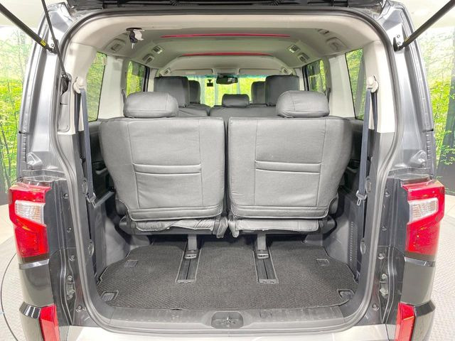 ���i�̂���������ʋ΁A���}���ɏ\���ȉ׎��X�y�[�X���m�ۂ��Ă���܂��B�Z�J���h�V�[�g��|���ƁA�傫�ȉו��̐ύڂ��\�ł���