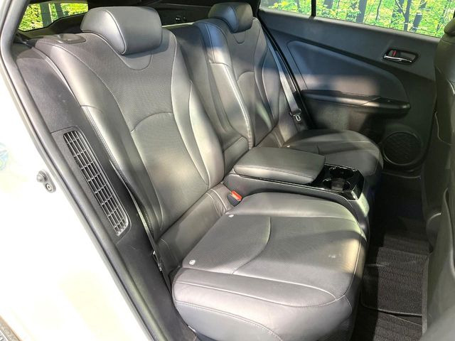 後部座席も気になるようなキズ・汚れやへたり等、大きなダメージはなく、良好な状態です。