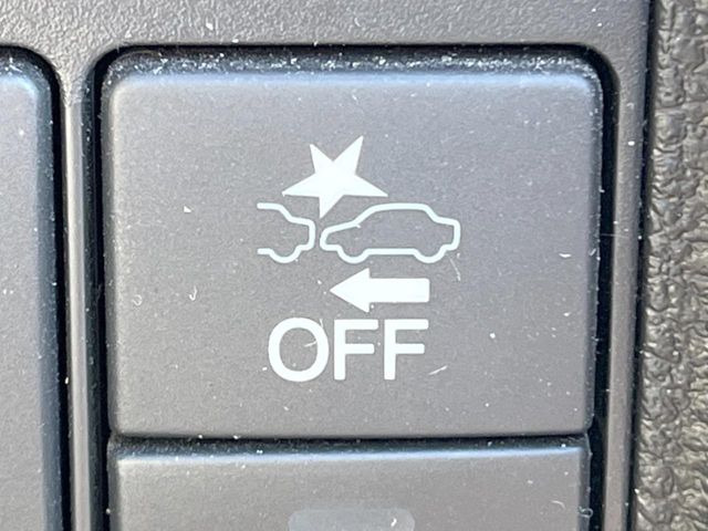 【ホンダセンシング】走行中に前方の車両等を認識し、衝突しそうな時は警報とブレーキで衝突回避と被害軽減をアシスト。より安全にドライブをお楽しみいただけます。