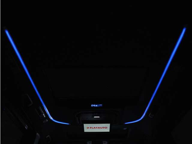 夜間に室内を照らしてくれるルームライトです