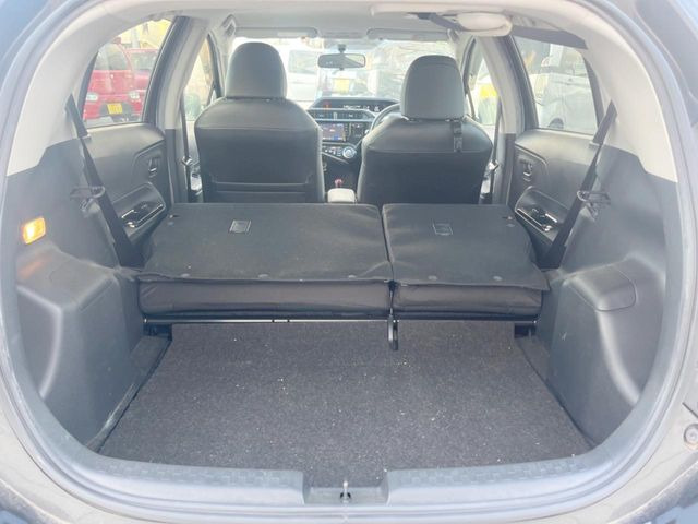 普段のお買い物や通勤、送迎等に十分な荷室スペースを確保しております。セカンドシートを倒すと、大きな荷物の積載も可能です♪