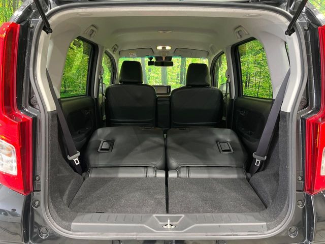 ���i�̂���������ʋ΁A���}���ɏ\���ȉ׎��X�y�[�X���m�ۂ��Ă���܂��B�Z�J���h�V�[�g��|���ƁA�傫�ȉו��̐ύڂ��\�ł���