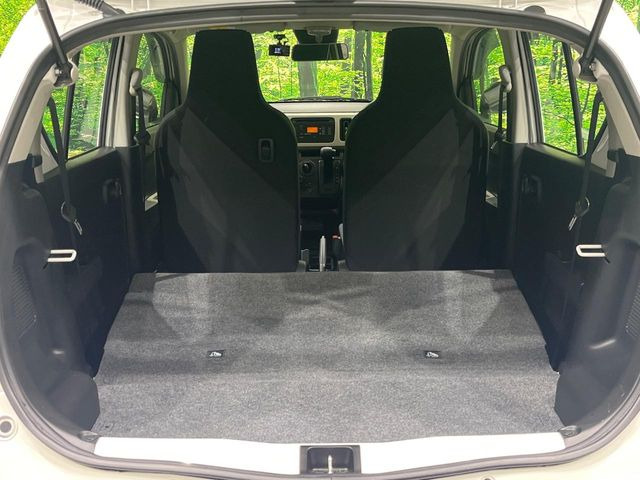 ���i�̂���������ʋ΁A���}���ɏ\���ȉ׎��X�y�[�X���m�ۂ��Ă���܂��B�Z�J���h�V�[�g��|���ƁA�傫�ȉו��̐ύڂ��\�ł���