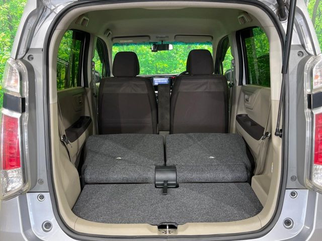 ���i�̂���������ʋ΁A���}���ɏ\���ȉ׎��X�y�[�X���m�ۂ��Ă���܂��B�Z�J���h�V�[�g��|���ƁA�傫�ȉו��̐ύڂ��\�ł���