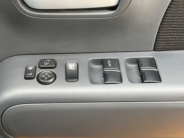 �y�d���i�[�~���[�z�T�C�h�~���[�͓d���i�[���ƂȂ��Ă���A�������ԏ�ł��L�Y�������X�N��}�����܂��B