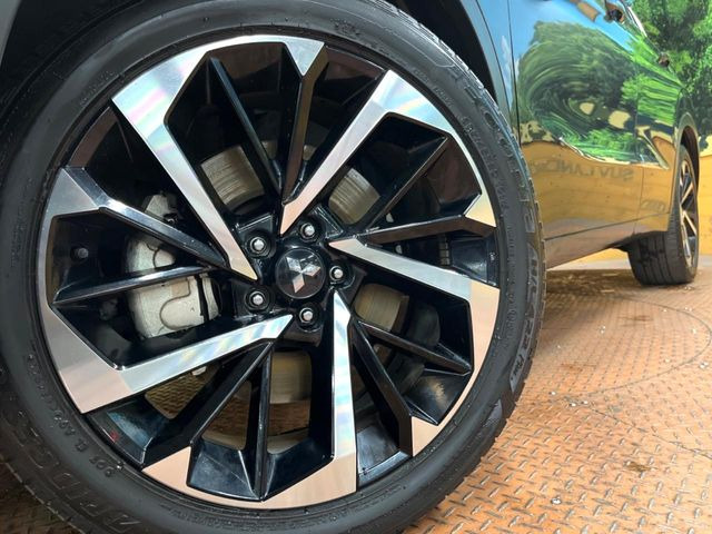 【純正20インチアルミホイール】外観にマッチした純正アルミホイールを装着しております。各種社外アルミホイールや、スタッドレスタイヤも取扱いしております。是非ご相談ください♪