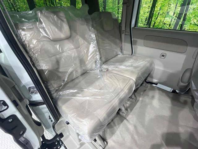 後部座席も気になるようなキズ・汚れやへたり等、大きなダメージはなく、良好な状態です。