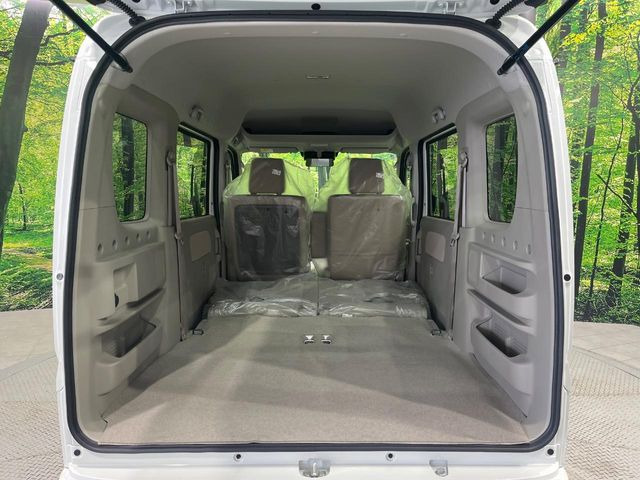 後席を格納すると、これだけの広さが!シーンに合わせたシートアレンジで、大きな荷物も積むことが出来ます♪