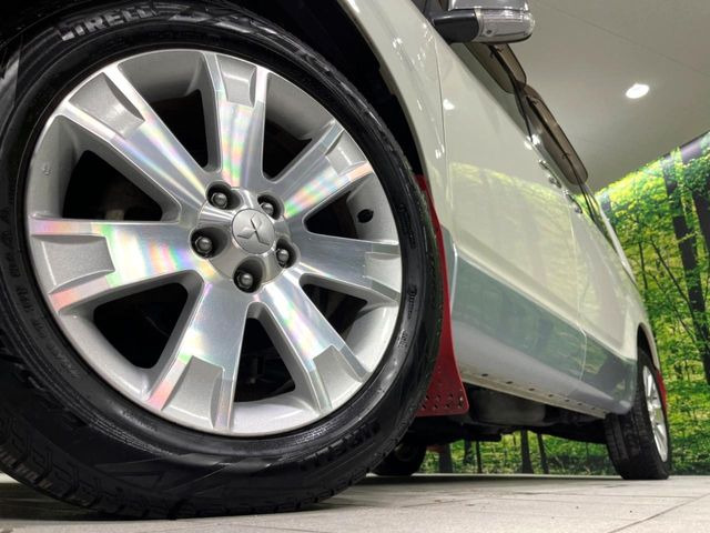 �y����18�C���`�A���~�z�C�[���z�O�ςɃ}�b�`���������A���~�z�C�[���𑕒����Ă���܂��B�e��ЊO�A���~�z�C�[����A�X�^�b�h���X�^�C�����戵�����Ă���܂��B���񂲑��k����������