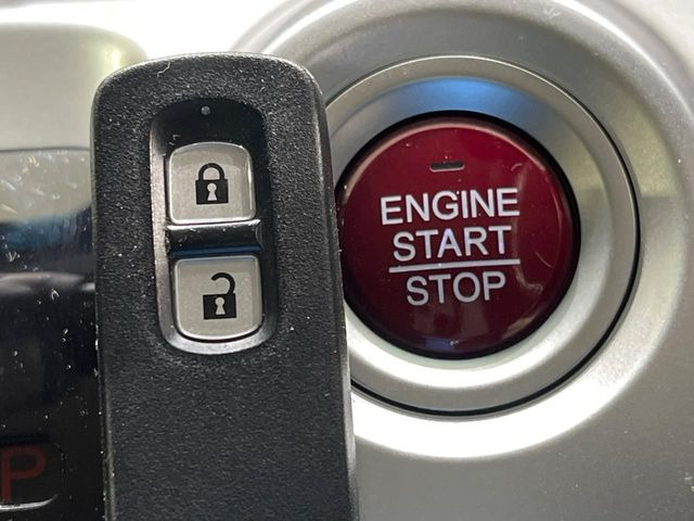 �yHonda�X�}�[�g�L�[�z�J�o����|�P�b�g�ɓ��ꂽ�܂܂ł��h�A�̎{���E�������\�ȃX�}�[�g�L�[�𑕔��B�G���W���̃I���E�I�t�����J�M�����o���K�v����������Ƃ��Ă��֗��ł���