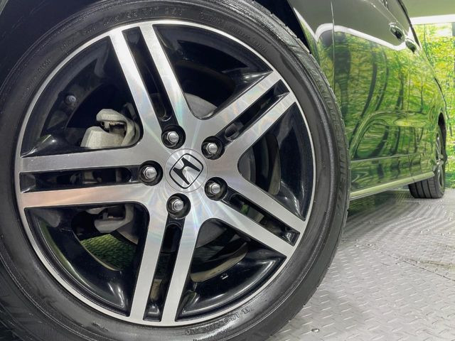 【純正17インチアルミホイール】外観にマッチした純正アルミホイールを装着しております。各種社外アルミホイールや、スタッドレスタイヤも取扱いしております。是非ご相談ください♪