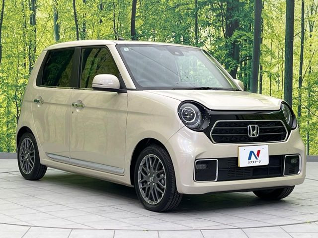 高透明度のガラス皮膜で撥水はもちろん、上質なツヤ・光沢を実現。紫外線や酸性雨から大切な愛車を保護し、色あせ・劣化を防止。「弾スプラッシュコート」、「弾プリミッサコート」からお選びいただけます。