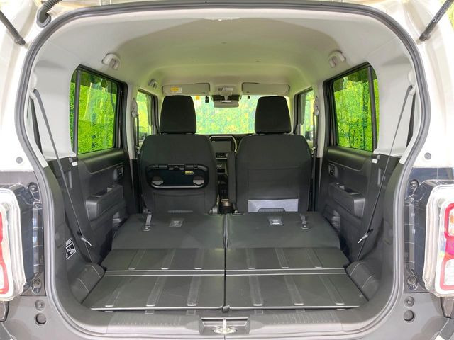 ���i�̂���������ʋ΁A���}���ɏ\���ȉ׎��X�y�[�X���m�ۂ��Ă���܂��B�Z�J���h�V�[�g��|���ƁA�傫�ȉו��̐ύڂ��\�ł���