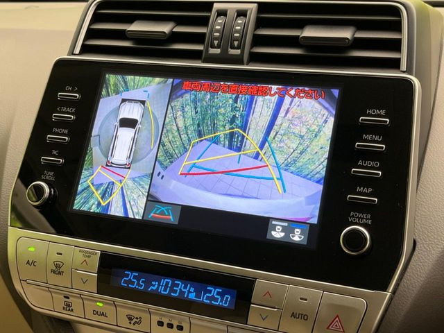 【パノラミックビューモニター】専用のカメラにより、上から見下ろしたような視点で360度クルマの周囲を確認することができます☆死角部分も確認しやすく、狭い場所での切り返しや駐車もスムーズに行えます。