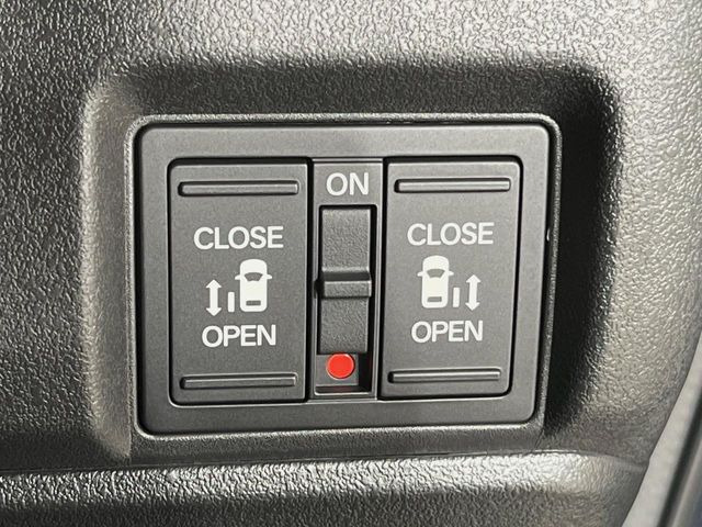 �y�����p���[�X���C�h�h�A�z�X�}�[�g�L�[��^�]�Ȃ̃X�C�b�`�Ō�ȗ����X���C�h�h�A�̊J���\���d��������͂����ăh�A���J����K�v�������A�����Ȃ��q�l�ł��ȒP�ɊJ���߂ł����K�ł���