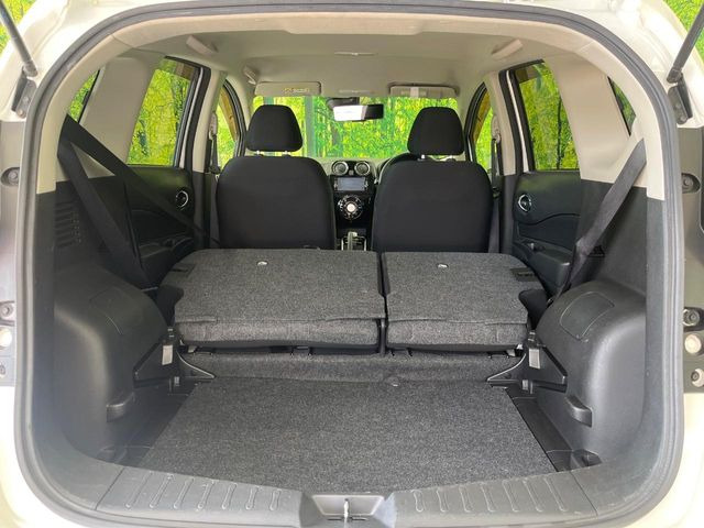 ���i�̂���������ʋ΁A���}���ɏ\���ȉ׎��X�y�[�X���m�ۂ��Ă���܂��B�Z�J���h�V�[�g��|���ƁA�傫�ȉו��̐ύڂ��\�ł���